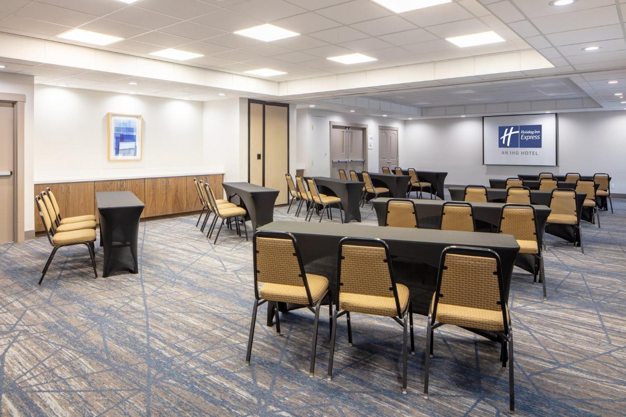 Holiday Inn Express Turlock By Ihg Exterior photo