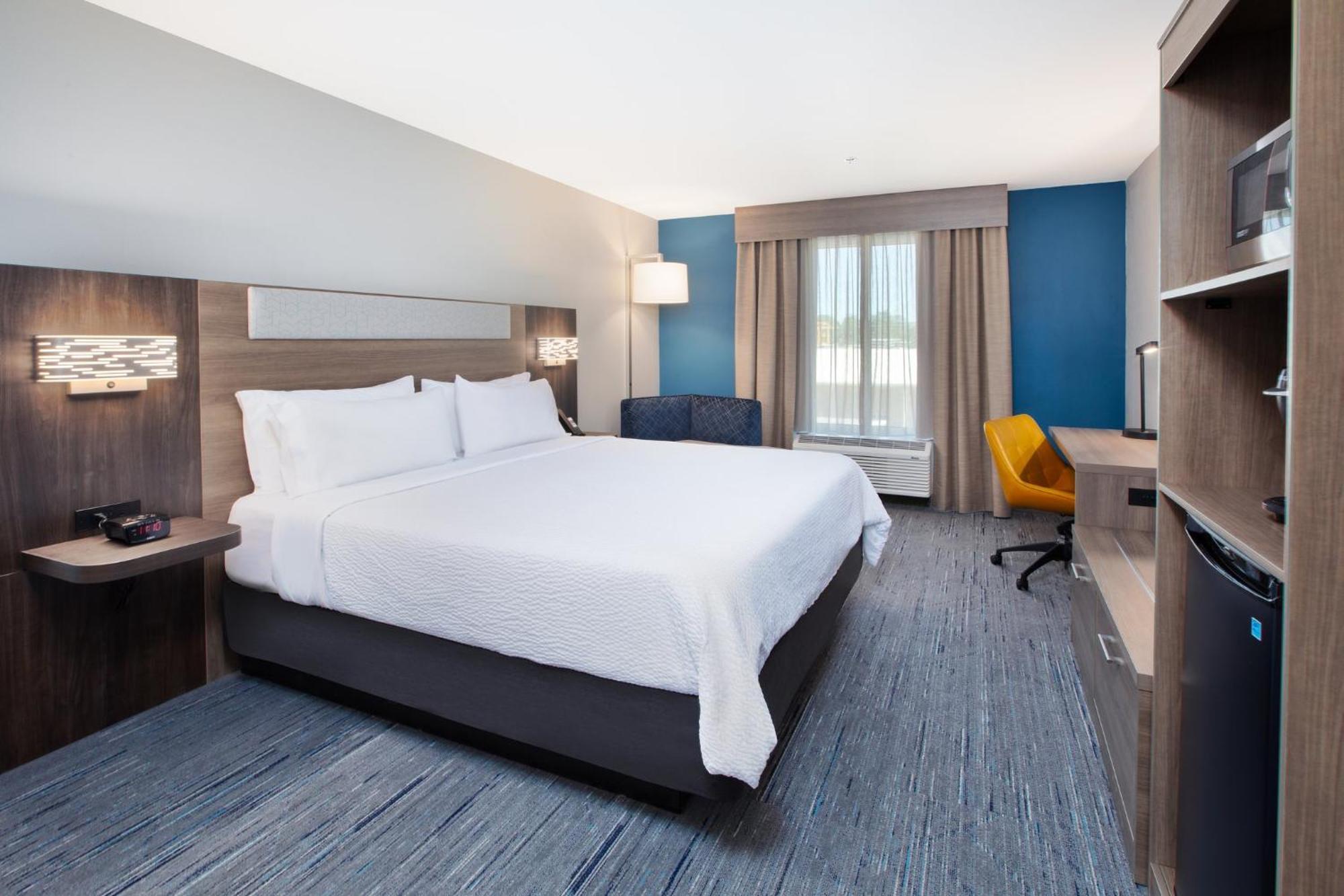 Holiday Inn Express Turlock By Ihg Exterior photo