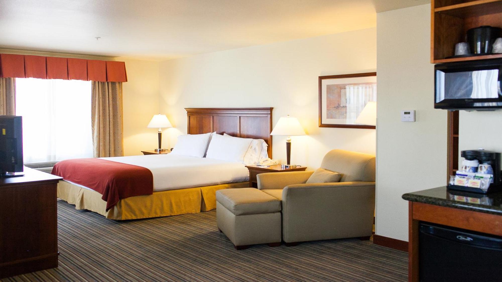 Holiday Inn Express Turlock By Ihg Exterior photo