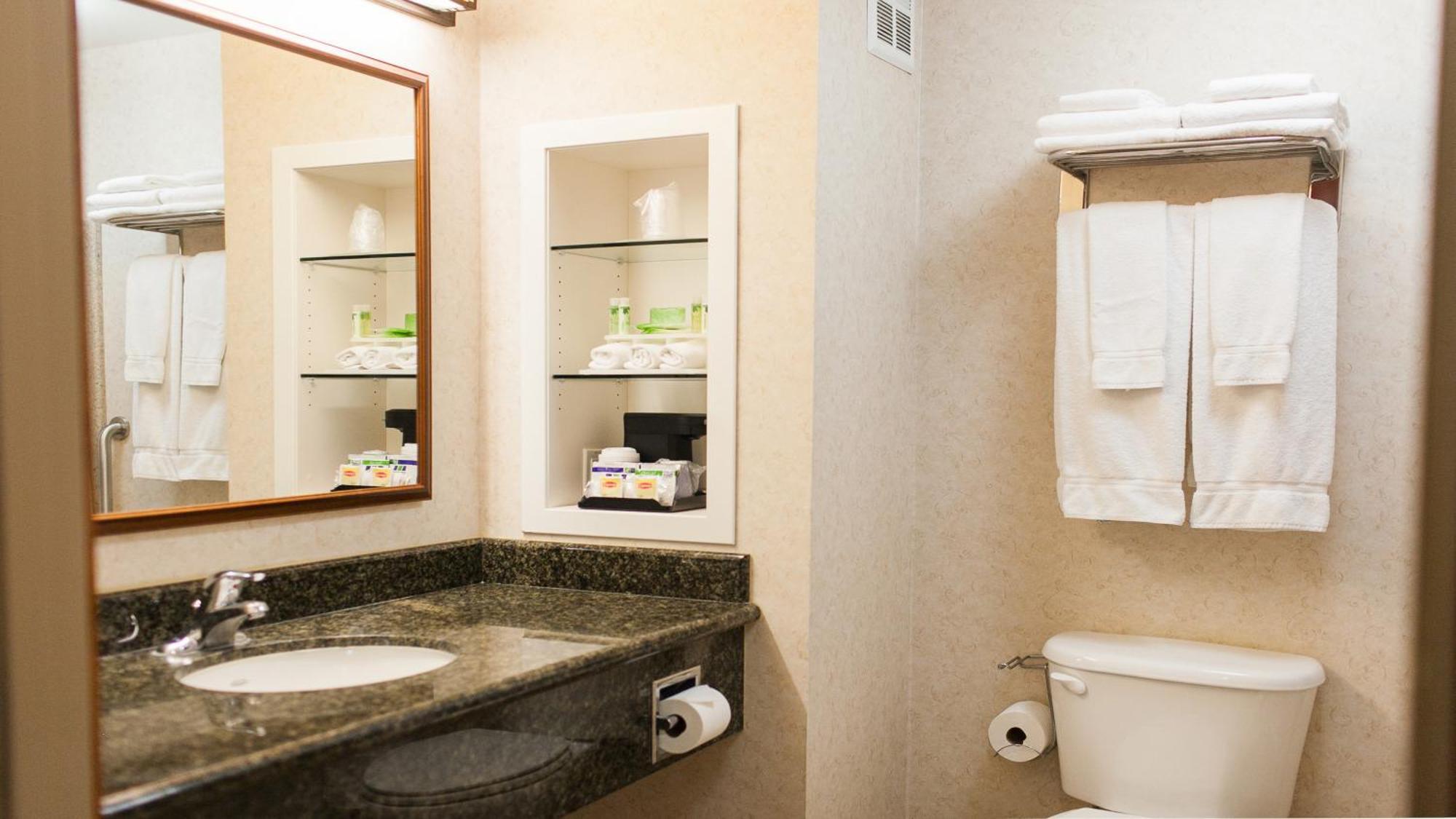 Holiday Inn Express Turlock By Ihg Exterior photo