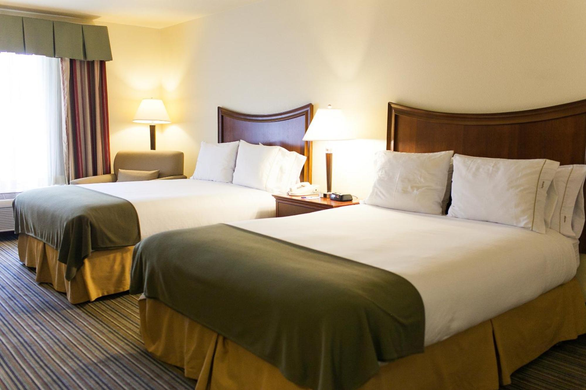 Holiday Inn Express Turlock By Ihg Exterior photo